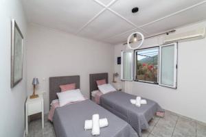 Posteľ alebo postele v izbe v ubytovaní STATHI'S COTTAGE