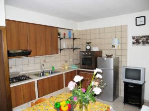 A kitchen or kitchenette at Affittacamere simona