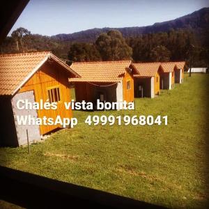 a row of cottages in a field of grass at Chalés Vista Bonita in Urubici