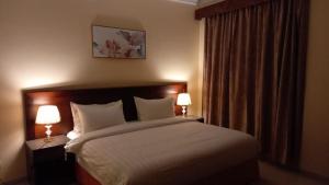 Кровать или кровати в номере Al Ayniah Hotel