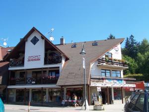 Budova, kde se apartmán nachází + 18 fotografií