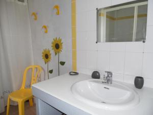 Koupelna v ubytování Gîte La Fortaiserie + 9 fotografií