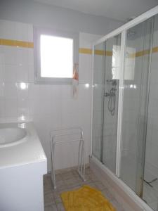 Koupelna v ubytování Gîte La Fortaiserie