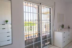 Fotografia z galérie ubytovania Casa Lilly-Rose, a beautiful 3 bedroom detached villa a short walk to the Villamartin Plaza & Golf course v destinácii Villamartin