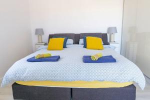 Posteľ alebo postele v izbe v ubytovaní Casa Lilly-Rose, a beautiful 3 bedroom detached villa a short walk to the Villamartin Plaza & Golf course