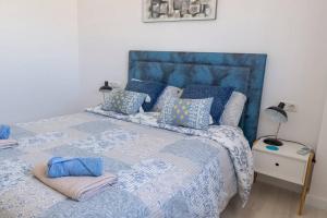 Posteľ alebo postele v izbe v ubytovaní Casa Lilly-Rose, a beautiful 3 bedroom detached villa a short walk to the Villamartin Plaza & Golf course