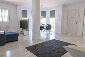 Posedenie v ubytovaní Casa Lilly-Rose, a beautiful 3 bedroom detached villa a short walk to the Villamartin Plaza & Golf course