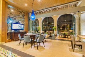 מסעדה או מקום אחר לאכול בו ב-Torre Lucerna Hotel Ensenada