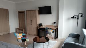 Televízia a/alebo spoločenská miestnosť v ubytovaní Hotel ANTARES + 8 fotografií