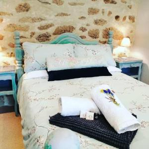 Una cama o camas en una habitación de La Grange Ancienne