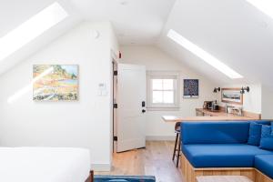 a living room with a blue couch and a table at Best Bower in Portland