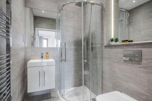 Ванна кімната в LillyRose Serviced Apartments - St Albans City Centre