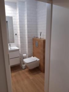 Ένα μπάνιο στο Apartament Nadmorskie Tarasy z widokiem na morze +24 φωτογραφίες