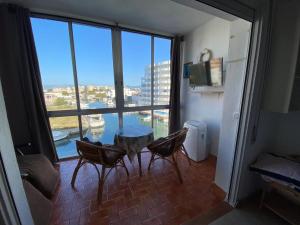 Výhled na řeku, která protéká v blízkosti apartmánu