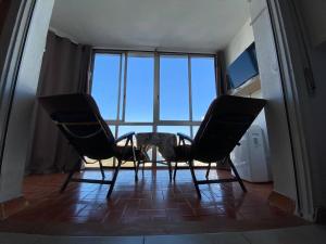 Posezení v ubytování VIDABRAVA Roses Nautic, estudio loft a 300 m de la playa,vistas espectaculares