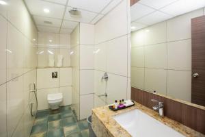 Koupelna v ubytování Lee-Benz ARK HOTEL