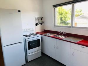 Kuchyň nebo kuchyňský kout v ubytování New Haven Motel