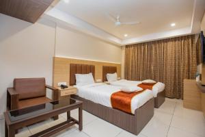 Postel nebo postele na pokoji v ubytování Lee-Benz ARK HOTEL
