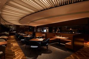 a restaurant with tables and chairs and a bar at Grand Nikko Tokyo Daiba in Tokyo