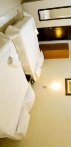 Postel nebo postele na pokoji v ubytování Rivera del Rio Hotel + 1 fotografie