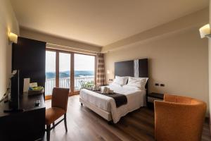 A bed or beds in a room at Hotel Ristorante San Carlo
