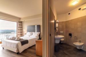 Kylpyhuone majoituspaikassa Hotel Ristorante San Carlo