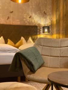 Ένα ή περισσότερα κρεβάτια σε δωμάτιο στο Weiherhof - sleep, eat & smile