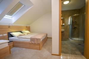Koupelna v ubytování HOTEL BARON + 37 fotografií