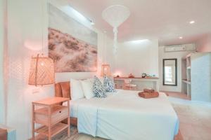 Cama ou camas em um quarto em Twin Bay Resort Koh Lanta