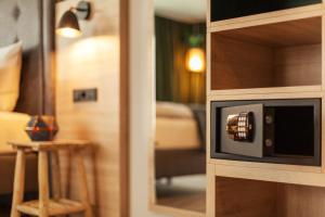 a microwave on a shelf in a room at the niu Crusoe - Apartments in Bremen