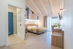 Postel nebo postele na pokoji v ubytování Horizon Hotel Badesi