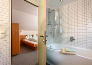 A bathroom at Ferienwohnungen Broser