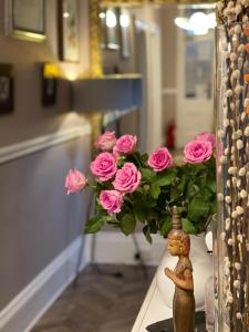 a vase filled with pink roses sitting on a table at The Westbank in Torquay +63 photos