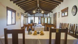 Reštaurácia alebo iné gastronomické zariadenie v ubytovaní Casa Rural Pilón del Fraile