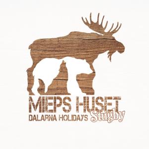 sylwetka łosia ze słowami "mopes" tylko stowarzyszenie Dallas Hudges. w obiekcie Mieps Huset Dalarna Holiday w mieście Kullen