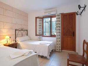 Postel nebo postele na pokoji v ubytování Villa Cifre Alcudia + 20 fotografií