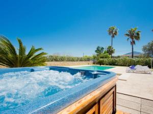 Bazén v ubytování Villa Cifre Alcudia nebo v jeho okolí