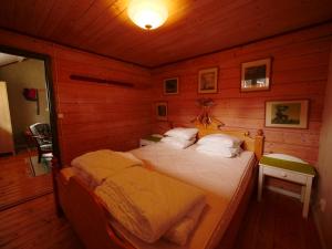 Säng eller sängar i ett rum på Rolsmo Norregård 16