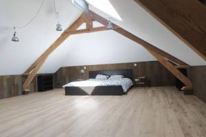 Кровать или кровати в номере Le repaire Ardennais