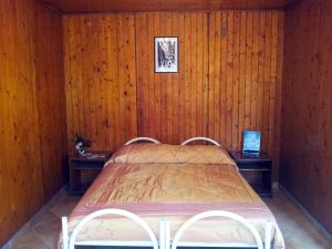 a bedroom with a bed in a wooden wall at Fiori D'Arancio in Piano di Sorrento