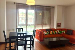 Posezení v ubytování La Casita de Diana Ramales, plaza garaje incluida