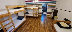 The Lazy Monkey Hostel & Apartmentsにあるベッド