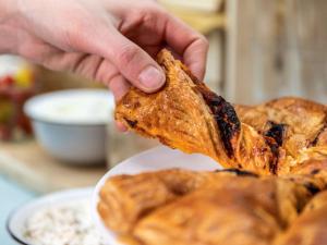 a person is holding a piece of food at Novotel Porto Gaia in Vila Nova de Gaia