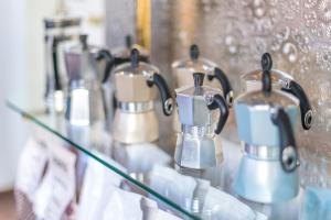 Příslušenství pro přípravu čaje a kávy v ubytování Altstadt Hotel & Café Koblenz