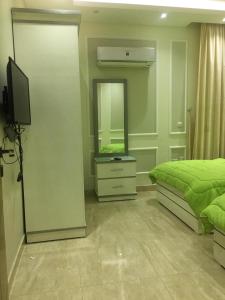 TV a/nebo společenská místnost v ubytování Ramco For Furnished Apartments And Accommodation Compound Leila