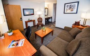 TV a/nebo společenská místnost v ubytování Best Western Plus Moncton