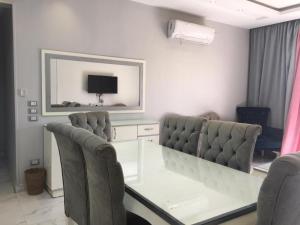 TV a/nebo společenská místnost v ubytování Ramco For Furnished Apartments And Accommodation Compound Leila