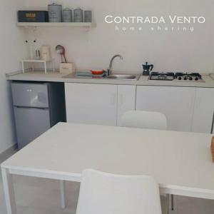 A kitchen or kitchenette at Contrada Vento home sharing