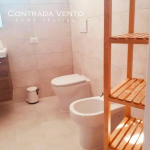 A bathroom at Contrada Vento home sharing