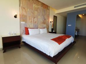 Voodi või voodid majutusasutuse Artisan Playa Esmeralda Family Beach Hotel toas